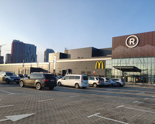 ТОРГОВО-РОЗВАЖАЛЬНИЙ ЦЕНТР RETROVILLE