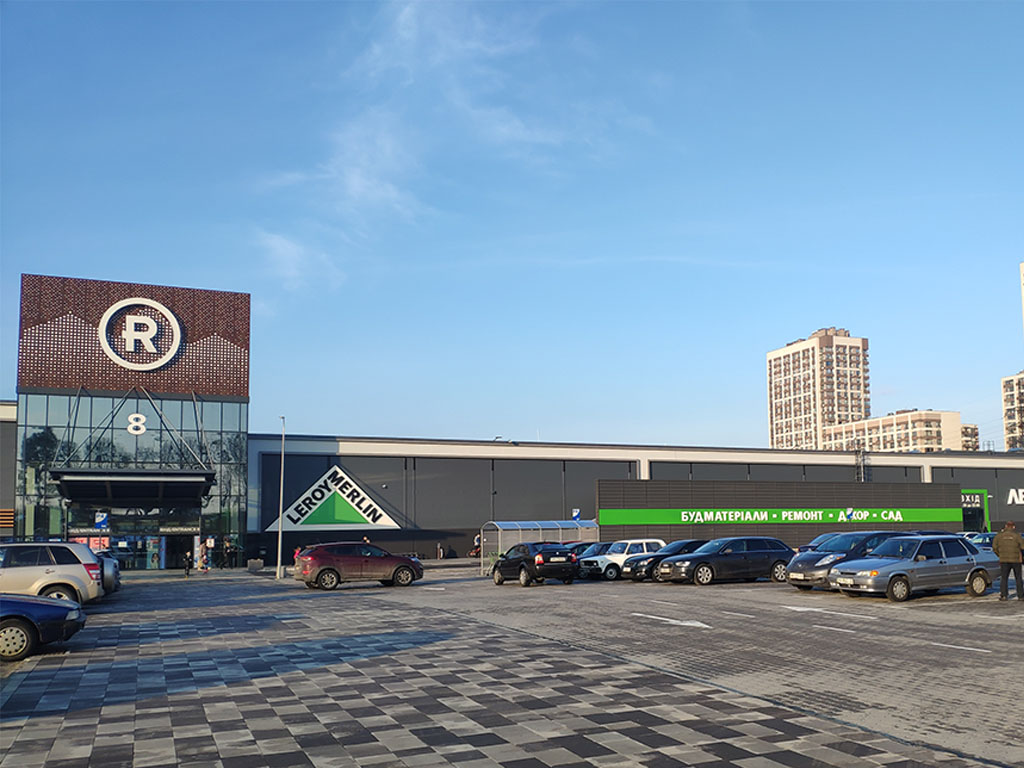 ТОРГОВО-РОЗВАЖАЛЬНИЙ ЦЕНТР RETROVILLE